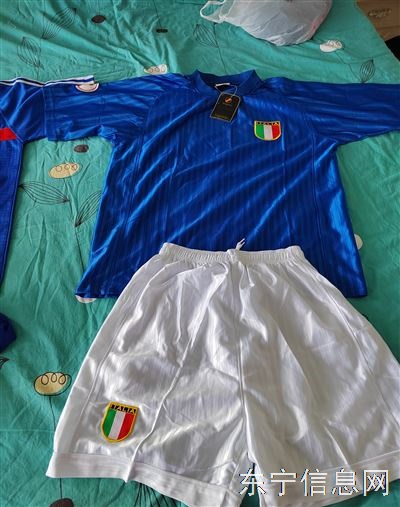 全新的足球服便宜卖