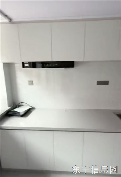 吉缘小区新装修车库改住宅出租