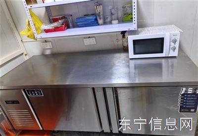 冷藏冰箱。