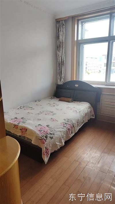 东宁市运管家属楼3单元502 87平方 三中学区房价格可议